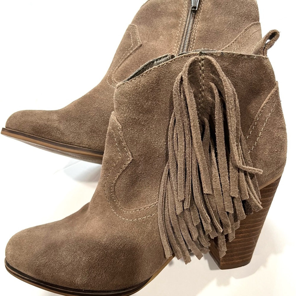 Women’s Steve Madden Cain Fringed, Suede Ankle Boot Size 6m, Side Zipper
